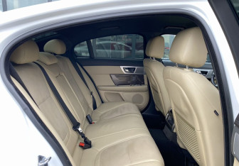 Подержанный автомобиль Jaguar XF Sedan 2013 года (25 фото)