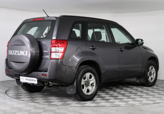 Подержанный автомобиль Suzuki Grand Vitara 2010 года (5 фото)