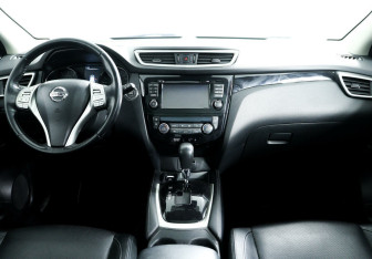 Подержанный автомобиль Nissan Qashqai 2015 года (10 фото)