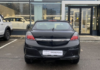 Подержанный автомобиль Opel Astra Hatchback 2011 года (6 фото)