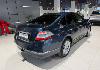 Подержанный автомобиль Nissan Teana 2011 года (3 фото)