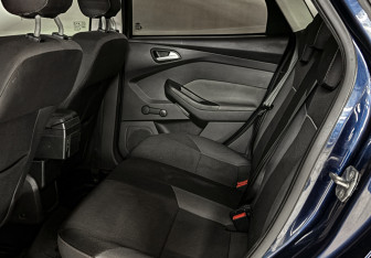 Подержанный автомобиль Ford Focus Sedan 2011 года (10 фото)