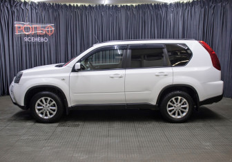 Подержанный автомобиль Nissan X-Trail 2014 года (8 фото)