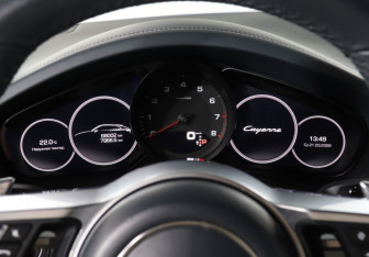 Подержанный автомобиль Porsche Cayenne 2019 года (11 фото)