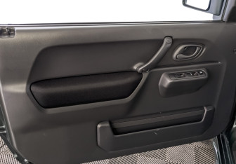 Подержанный автомобиль Suzuki Jimny 2011 года (19 фото)