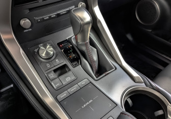 Подержанный автомобиль Lexus NX 2021 года (26 фото)