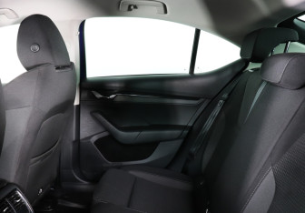 Подержанный автомобиль Skoda Octavia Liftback 2020 года (12 фото)