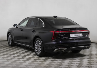 Подержанный автомобиль Hongqi H5 2023 года (7 фото)