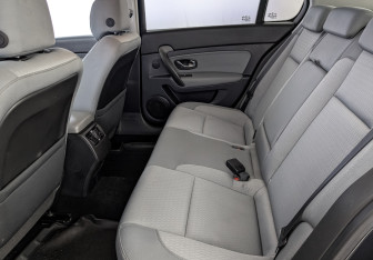 Подержанный автомобиль Renault Latitude 2013 года (18 фото)