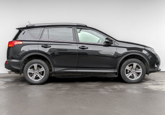 Подержанный автомобиль Toyota RAV4 2015 года (4 фото)