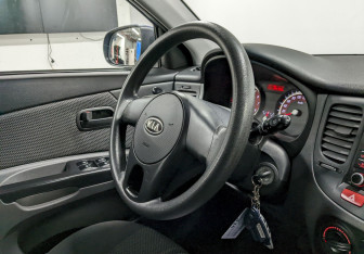 Подержанный автомобиль Kia Rio Hatchback 2010 года (21 фото)