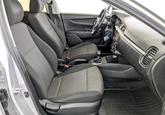Подержанный автомобиль Kia Rio Sedan 2018 года (23 фото)