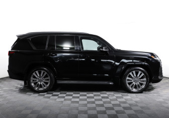 Подержанный автомобиль Lexus LX 2022 года (4 фото)