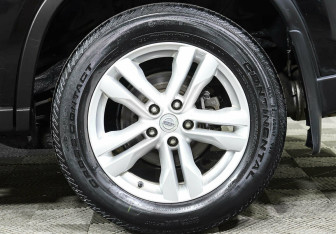 Подержанный автомобиль Nissan X-Trail 2014 года (8 фото)