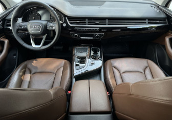 Подержанный автомобиль Audi Q7 2017 года (11 фото)