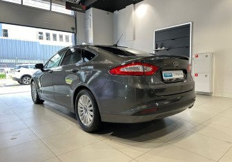 Подержанный автомобиль Ford Fusion (North America) 2015 года (7 фото)