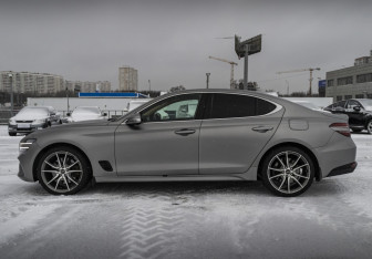 Подержанный автомобиль Genesis G70 2021 года (9 фото)