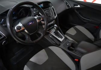 Подержанный автомобиль Ford Focus Hatchback 2013 года (7 фото)