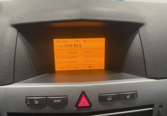 Подержанный автомобиль Opel Astra Wagon 2011 года (15 фото)