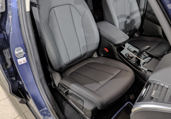 Подержанный автомобиль BMW X3 2020 года (24 фото)
