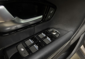 Подержанный автомобиль Land Rover Range Rover Evoque 2017 года (35 фото)