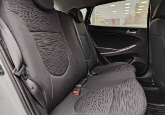 Подержанный автомобиль Hyundai Solaris Hatchback 2015 года (11 фото)
