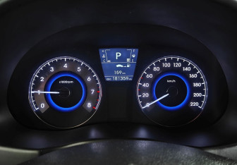 Подержанный автомобиль Hyundai Solaris Sedan 2012 года (12 фото)