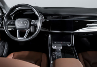 Подержанный автомобиль Audi Q7 2020 года (12 фото)