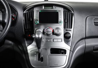 Подержанный автомобиль Hyundai Grand Starex 2013 года (18 фото)