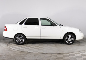 Подержанный автомобиль LADA (ВАЗ) Priora Sedan 2017 года (4 фото)
