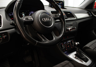Подержанный автомобиль Audi Q3 2015 года (7 фото)
