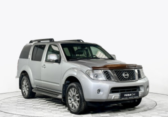 Подержанный автомобиль Nissan Pathfinder 2010 года (3 фото)