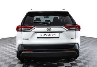 Подержанный автомобиль Toyota RAV4 2020 года (6 фото)