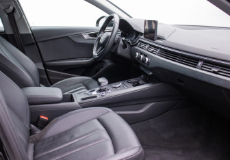 Подержанный автомобиль Audi A4 Sedan 2017 года (9 фото)