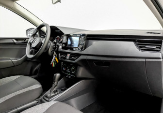 Подержанный автомобиль Skoda Rapid Liftback 2021 года (11 фото)