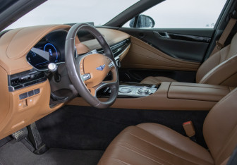 Подержанный автомобиль Genesis G80 2022 года (10 фото)