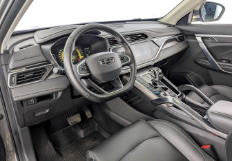 Подержанный автомобиль Geely Atlas Pro 2022 года (16 фото)