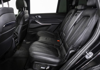Подержанный автомобиль BMW X7 2023 года (15 фото)