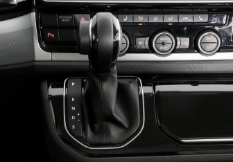 Подержанный автомобиль Volkswagen Multivan 2016 года (12 фото)