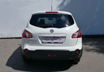 Подержанный автомобиль Nissan Qashqai+2 2012 года (6 фото)