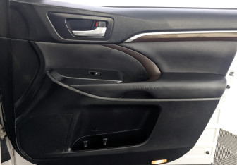 Подержанный автомобиль Toyota Highlander 2015 года (24 фото)