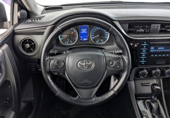 Подержанный автомобиль Toyota Corolla Sedan 2018 года (22 фото)