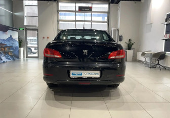 Подержанный автомобиль Peugeot 408 2013 года (5 фото)