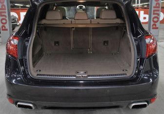 Подержанный автомобиль Porsche Cayenne 2013 года (10 фото)