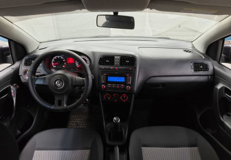 Подержанный автомобиль Volkswagen Polo Sedan 2011 года (11 фото)