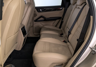 Подержанный автомобиль Porsche Cayenne 2018 года (18 фото)