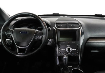 Подержанный автомобиль Ford Explorer 2019 года (7 фото)