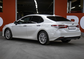 Подержанный автомобиль Toyota Camry Sedan 2020 года (7 фото)