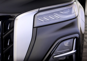 Подержанный автомобиль Hongqi HS5 2024 года (17 фото)