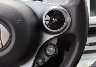 Подержанный автомобиль Smart Forfour 2016 года (15 фото)